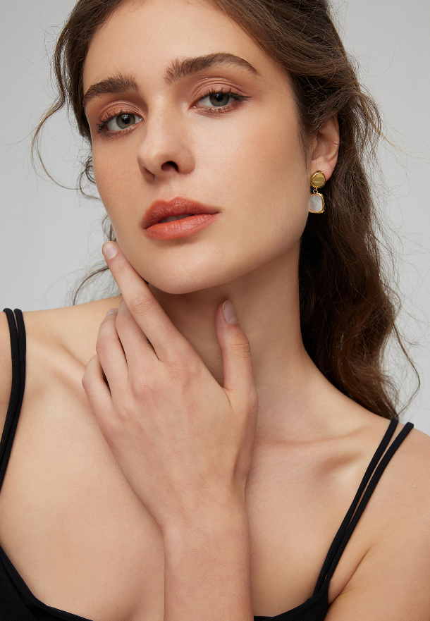 "Radiant"Textured earrings, fashionable and versatile earrings.