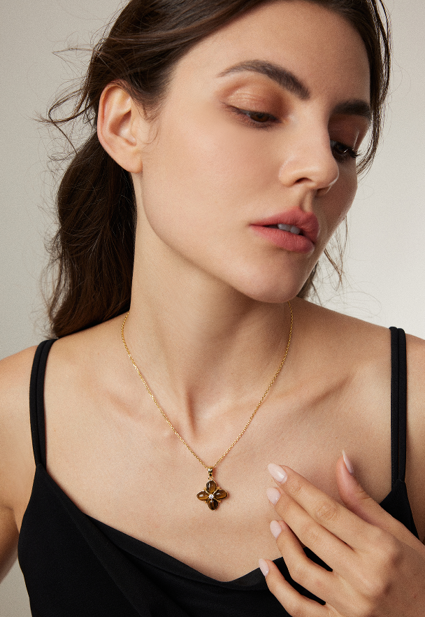 "Amber Song"Tiger's eye stone necklace. French fashion necklace
