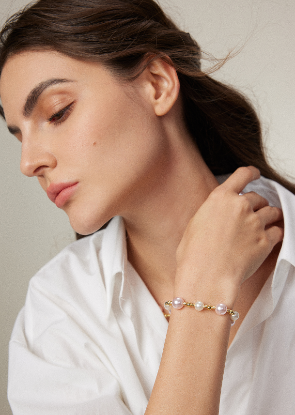 "Moonlight and Rosy Clouds"Pearl bracelet. Romantic and fashionable bracelet