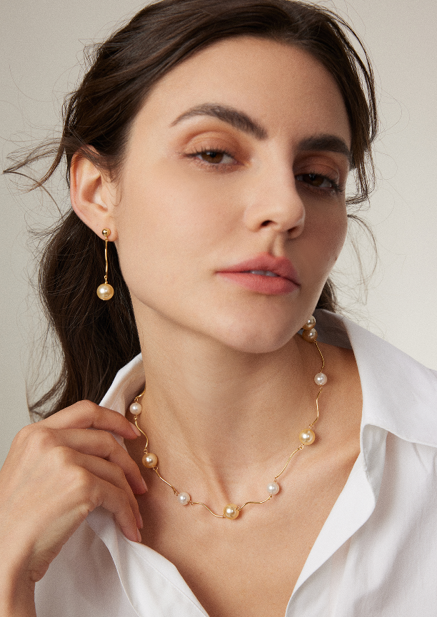 "Perfection"Pearl necklaces, sweet and fashionable necklaces.