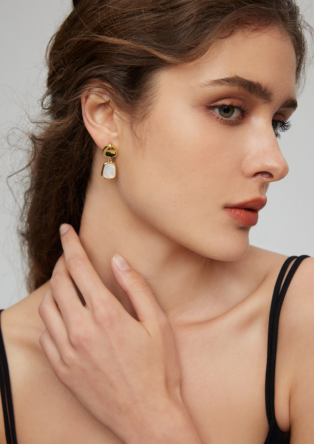"Radiant"Textured earrings, fashionable and versatile earrings.
