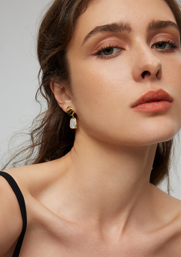 "Radiant"Textured earrings, fashionable and versatile earrings.