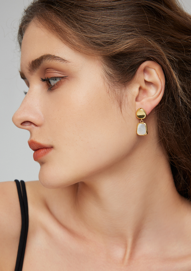 "Radiant"Textured earrings, fashionable and versatile earrings.