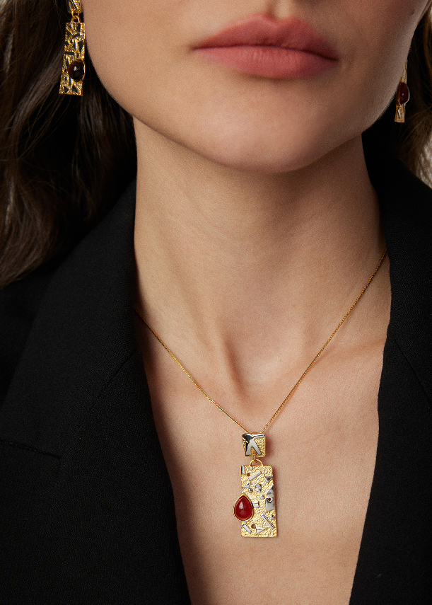 "Geometric Intersection"French red agate necklace. Light luxury and niche design, high-end sense necklace.
