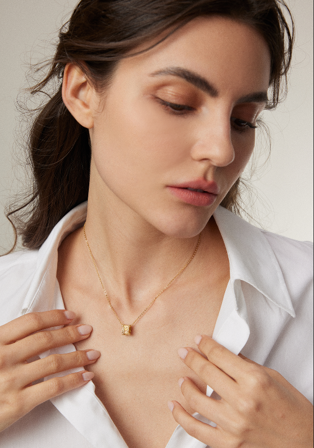 "Reincarnation"Simple, fashionable and exquisite necklaces.