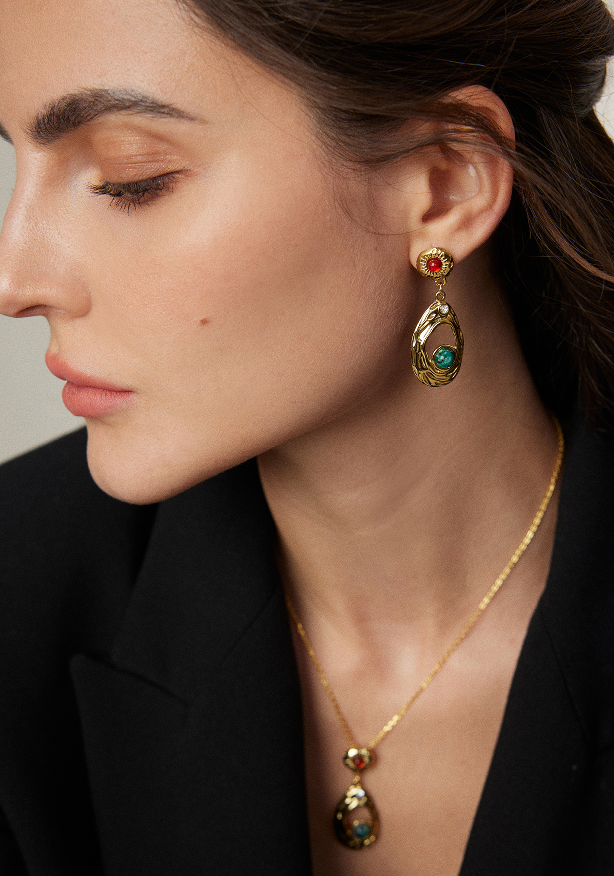 "Time of Youth"Light luxury earrings made of red and green precious stones. Designer-style, niche and vintage earrings.